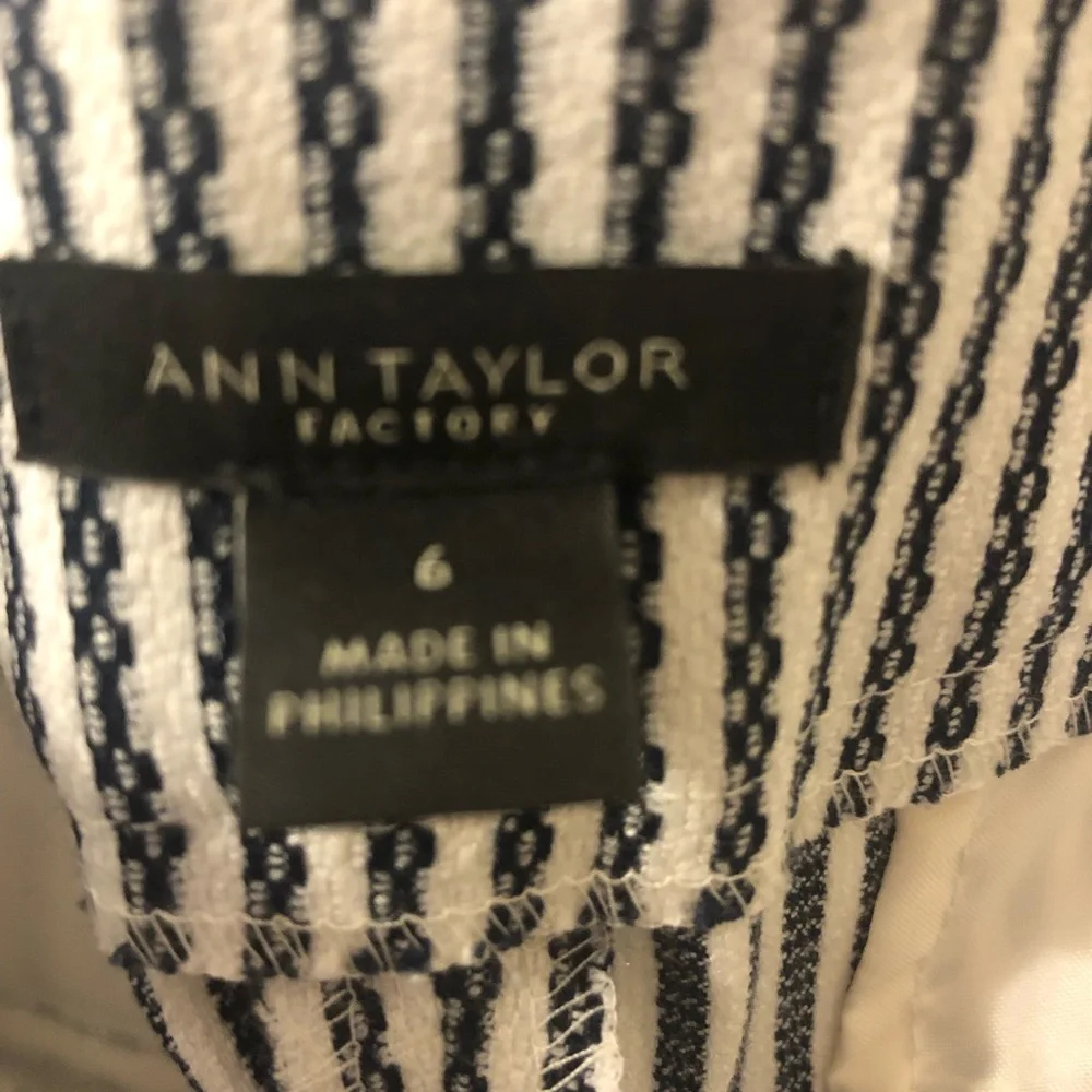 Ann Taylor Factory Capri Pants size 6.